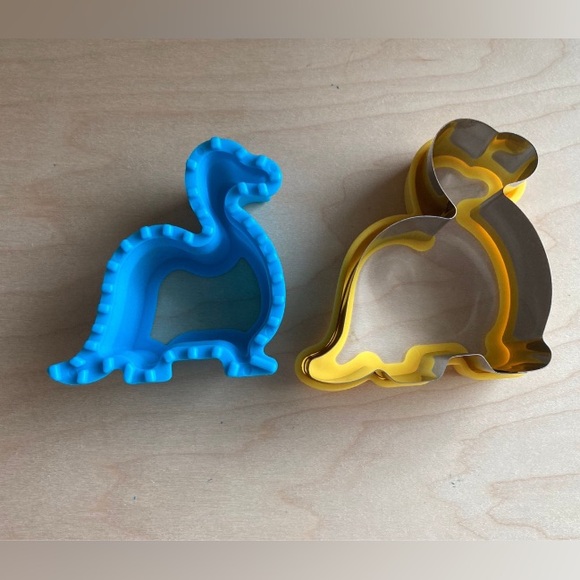 Dinosaur Sandwich Cutter and Sealer, Sandwich Cutter for Kids 2PC Decruster - Picture 6 of 6